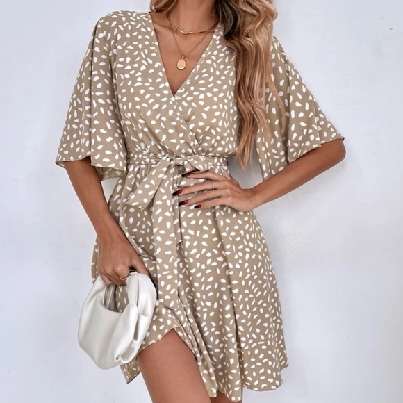 Boho ditsy floral butterfly sleeve belted mini dress - Picture 4 of 6